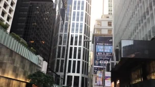 Hongkong, China, Nahaufnahme einer belebten Stadtstraße — Stockvideo