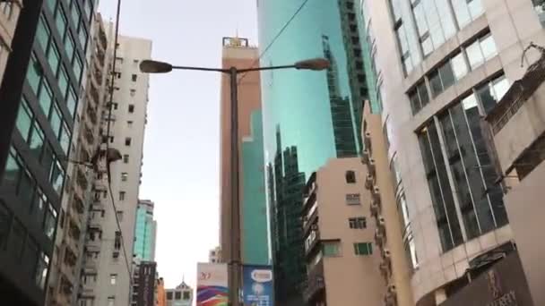 Hong Kong, China, Uma vista de uma rua da cidade — Vídeo de Stock