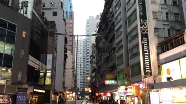 Hong Kong, China, Een drukke straat — Stockvideo