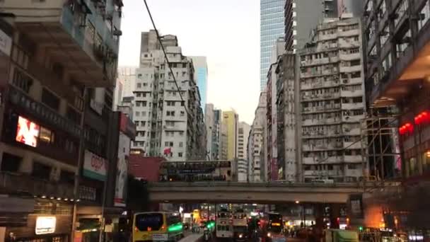 Hong Kong, Kiina, lähikuva vilkkaasta katu — kuvapankkivideo