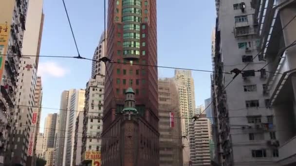 Hong Kong, China, Un edificio alto en una ciudad — Vídeo de stock