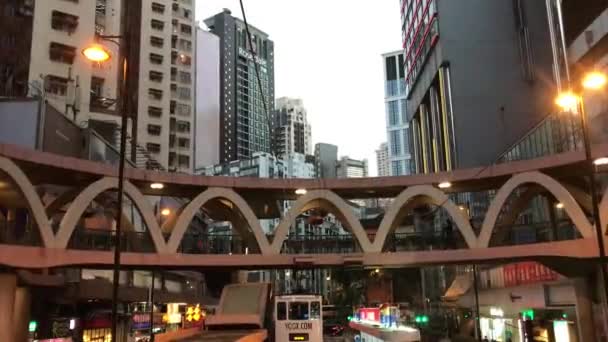 中国香港，一个繁忙的城市街道的近景 — 图库视频影像