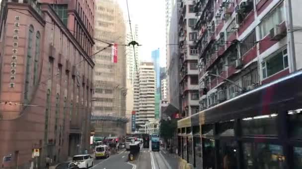 Hong Kong, China, Un primer plano de una concurrida calle de la ciudad — Vídeo de stock