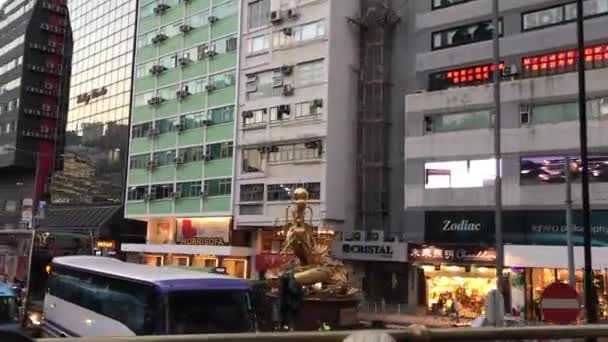 Гонконг, Китай, Магазин, заполненный большим количеством высотных зданий — стоковое видео