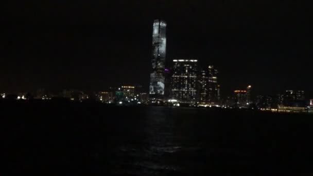 Hong Kong, China, un letrero al lado de un edificio — Vídeos de Stock