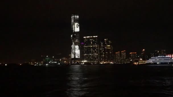 Hongkong, Kina, En upplyst stad på natten — Stockvideo