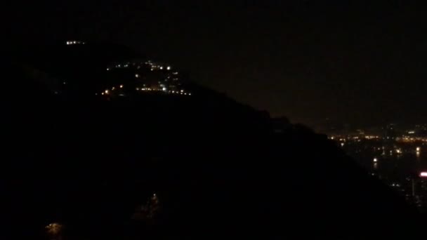 Hong Kong, Cina, un cartello illuminato di notte — Video Stock