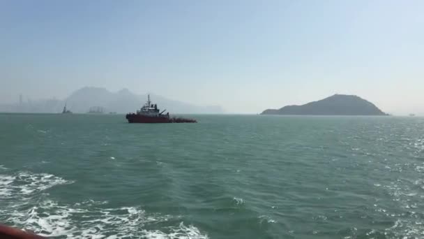 香港、中国、水の体にボート — ストック動画