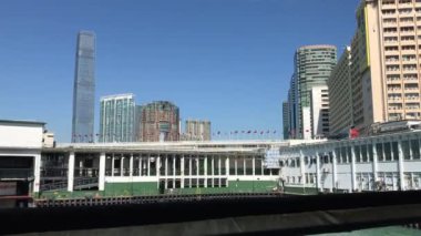 Hong Kong, Çin, bir nehirde büyük bir köprü.