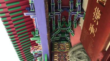 Hong Kong, Çin, Masada bir yığın el ilanı