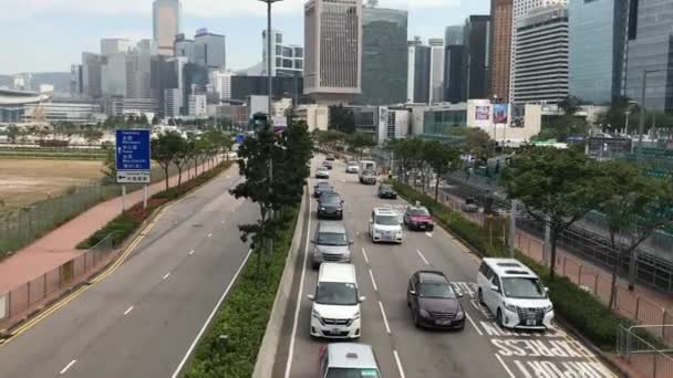 Hong Kong, Čína, pohled na ulici plné dopravy — Stock video