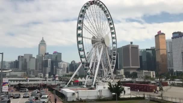Hong Kong, Chine, Une grande tour dans une ville — Video