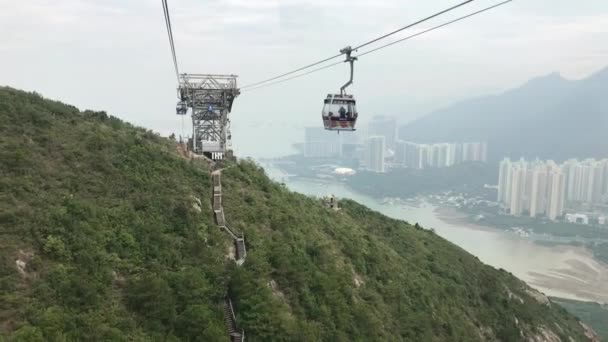 Hong Kong, Chine, Un panneau sur le flanc d'une montagne — Video