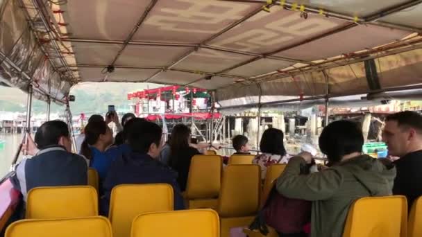 Hong Kong, Kina, 20. november 2016: En gruppe mennesker sitter ved et bord – stockvideo