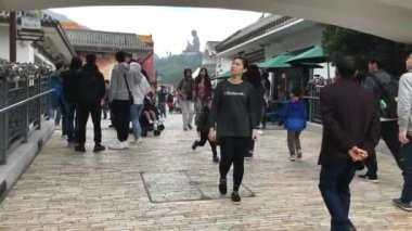 Hong Kong, Çin, 20 Kasım 2016: Kaldırımda yürüyen bir grup insan