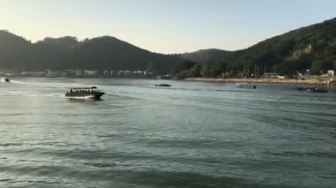 Hong Kong, Çin, Bir su kütlesi içinde küçük bir tekne