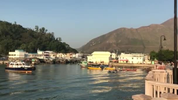 Hongkong, China, Ein Boot auf einem Berg — Stockvideo