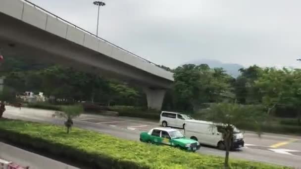 Hong Kong, Çin, Yol kenarında bir tabela — Stok video