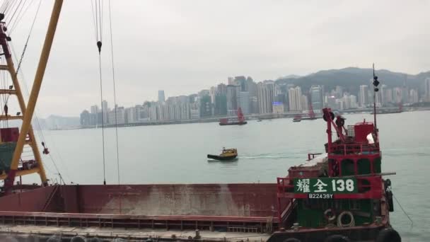 Hong Kong, Chiny, duży statek w akwenie — Wideo stockowe