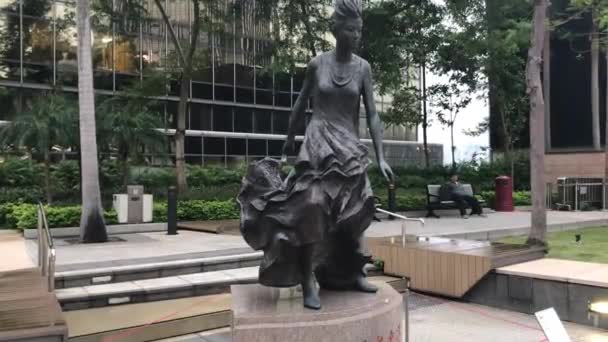 Hong Kong, Chiny, Posąg człowieka — Wideo stockowe