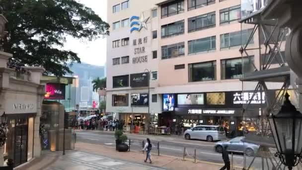 Hong Kong, China, Un primer plano de una concurrida calle de la ciudad — Vídeos de Stock