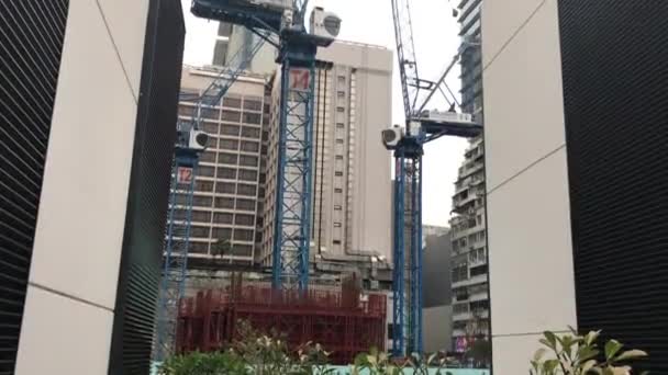 Hong Kong, Cina, un cartello sul lato di un edificio — Video Stock