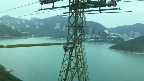 Hong Kong, China, A crane next to a traffic light — Vídeo de stock