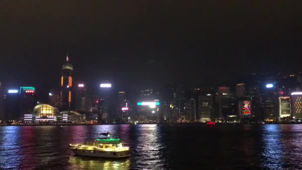 香港中国夜に停泊中の船 — ストック動画