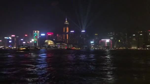 香港中国雨の夜の交通信号 — ストック動画