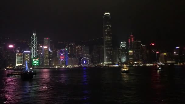 Hongkong, Kina, Utsikt över en stad på natten — Stockvideo