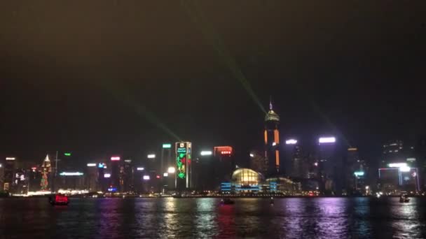 香港中国雨の夜の交通信号 — ストック動画