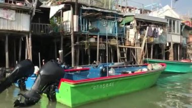 Hong Kong, Çin, bir grup insan bir teknede.