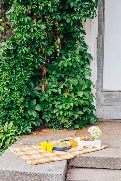 Quiche Pikniku Parku Pomerančová Šťáva Pie Čas Oběd Piknik — Stock fotografie