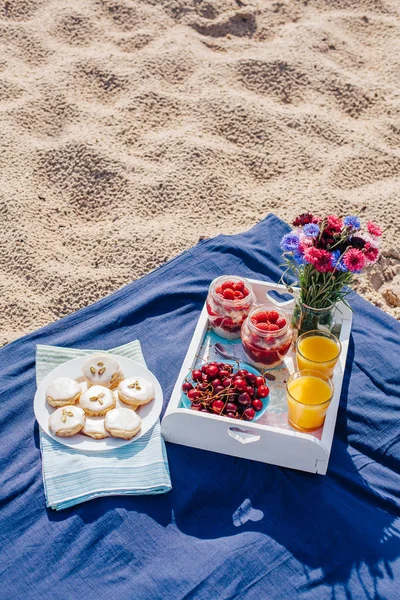 Piknik Pláži Dovolené Čas Večeři Různé Potravinářské Výrobky Vynikající Chutné — Stock fotografie