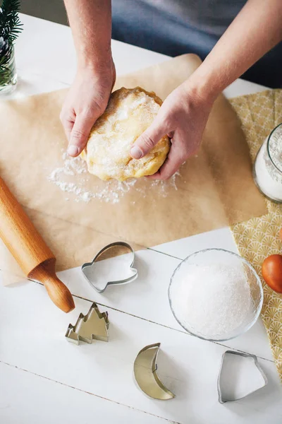 Chef Masculino Preparando Massa Para Biscoitos — Fotografia de Stock