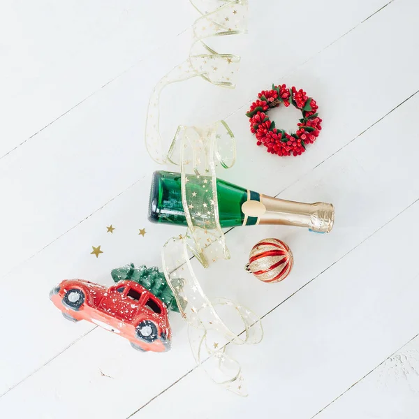 Fles Champagne Met Kerstversiering Gouden Lint — Stockfoto