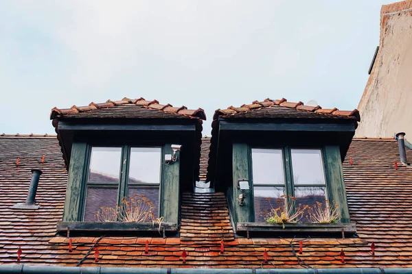 Eski stil içinde pencere eşiği ile inanılmaz bina