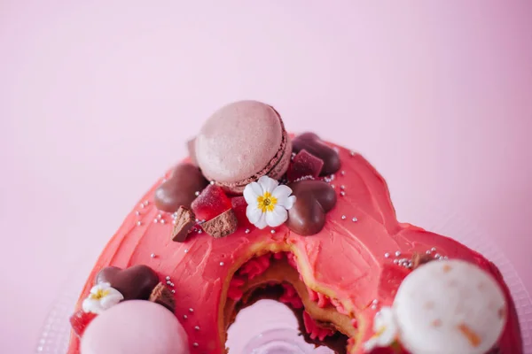 Gâteau Rose Décoration Bonbons Macarons Hocolate Doux Présent — Photo