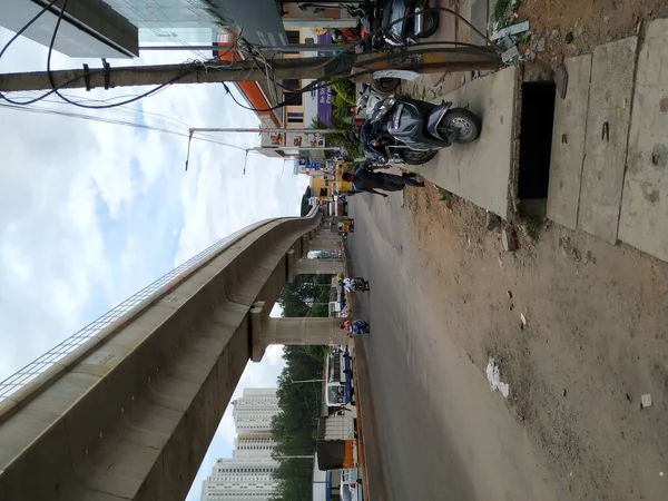 卡纳塔克邦班加罗尔 2020年6月4日 靠近Yelachenahalli绿线地铁站的Kanakapura路Namma地铁站和Busy Asphalt路美景 — 图库照片