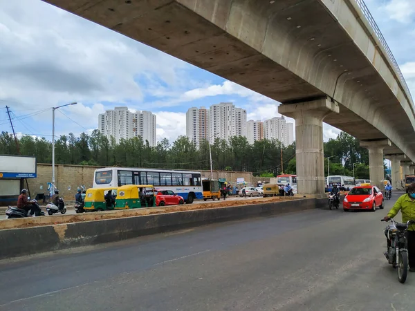 卡纳塔克邦班加罗尔 2020年6月4日 靠近Yelachenahalli绿线地铁站的Kanakapura路Namma地铁站和Busy Asphalt路美景 — 图库照片