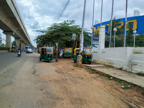 Bangalore Karnataka India Jun 2020 Auto Rickshaw Stand Fronte Metro — Foto Stock