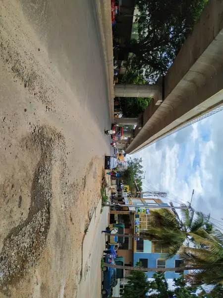 卡纳塔克邦班加罗尔 2020年6月4日 靠近Yelachenahalli绿线地铁站的Kanakapura路Namma地铁站和Busy Asphalt路美景 — 图库照片