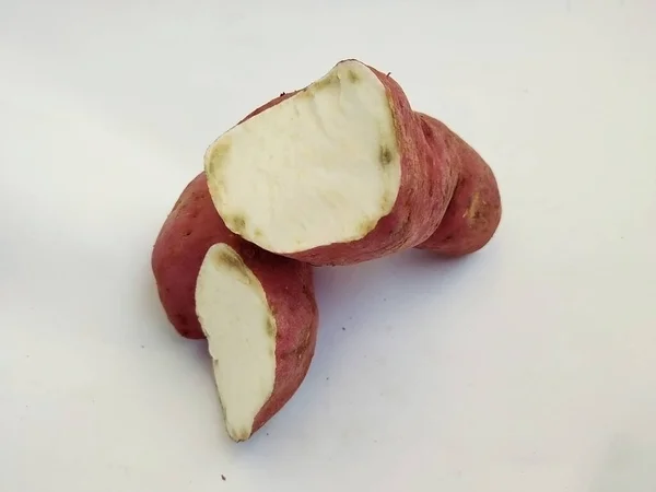 Nahaufnahme Von Broken Pink Color Sweet Potato Isolated Einem Weißen — Stockfoto