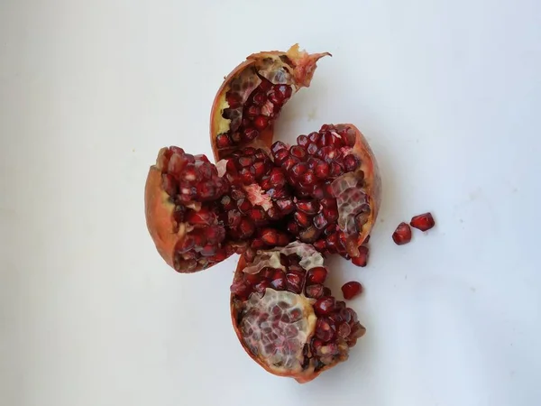 Closeup Pomegranate Fruit Sliced Four Section Isolated White Background — Stock Photo, Image