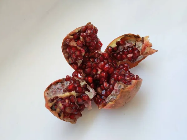 Closeup Pomegranate Fruit Sliced Four Section Isolated White Background — Stock Photo, Image