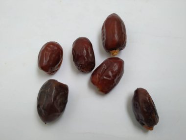 Ham Kuru Tarihlerin Kapanışı Kahverengi Meyve Beyaz Arkaplanda İzole