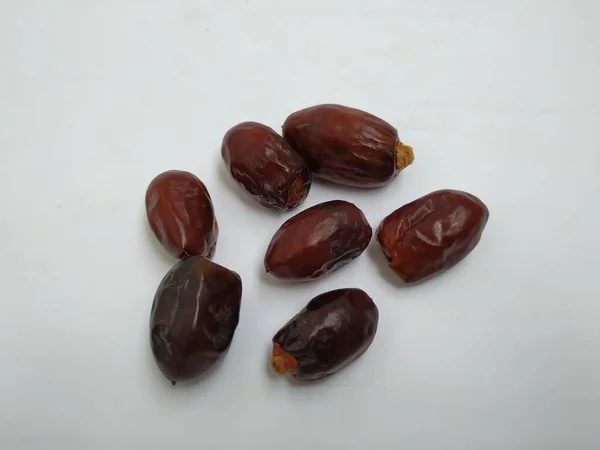 Gros Plan Raw Dry Dates Brown Couleur Fruit Isolé Sur — Photo