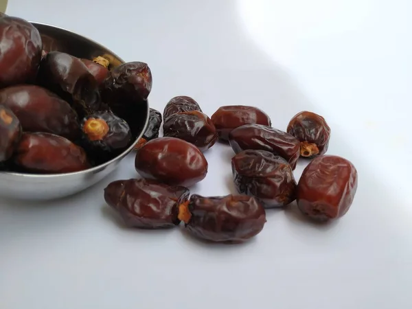 Nahaufnahme Von Raw Dry Dates Brown Color Fruit Einer Stahlschale — Stockfoto