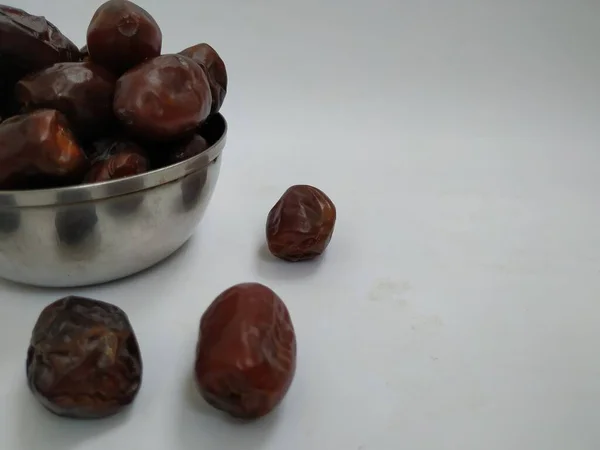 Closeup Raw Dry Dates Brown Color Fruit Uma Tigela Aço — Fotografia de Stock