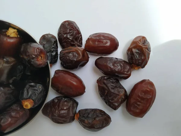 Gros Plan Raw Dry Dates Brown Couleur Fruit Dans Bol — Photo